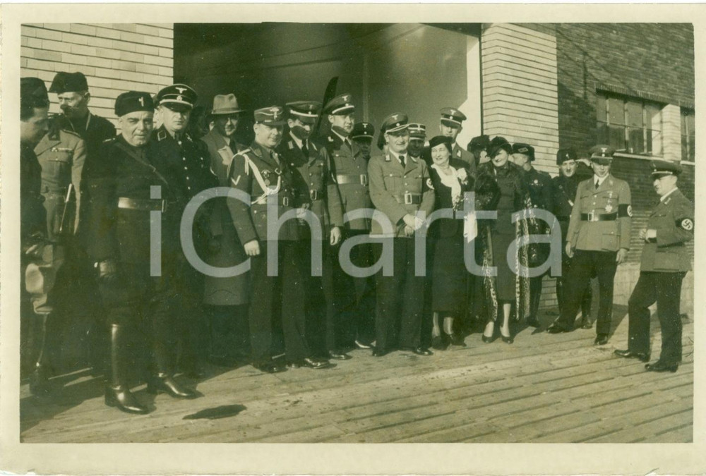 Fotografia d epoca originale 1936 GENOVA Ufficiali tedeschi SS alla Casa del Giovane Fascista Fotografia 1
