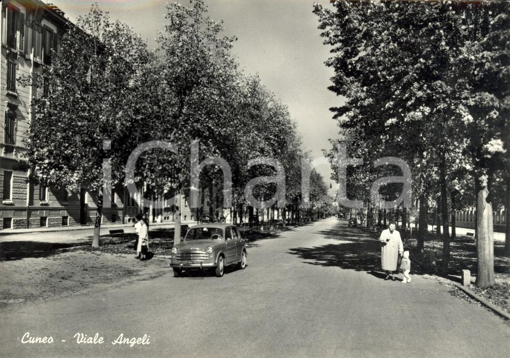 Cartolina originale da collezione 1958 CUNEO FIAT 1100 e passanti in Viale ANGELI *Cartolina postale FG VG 1