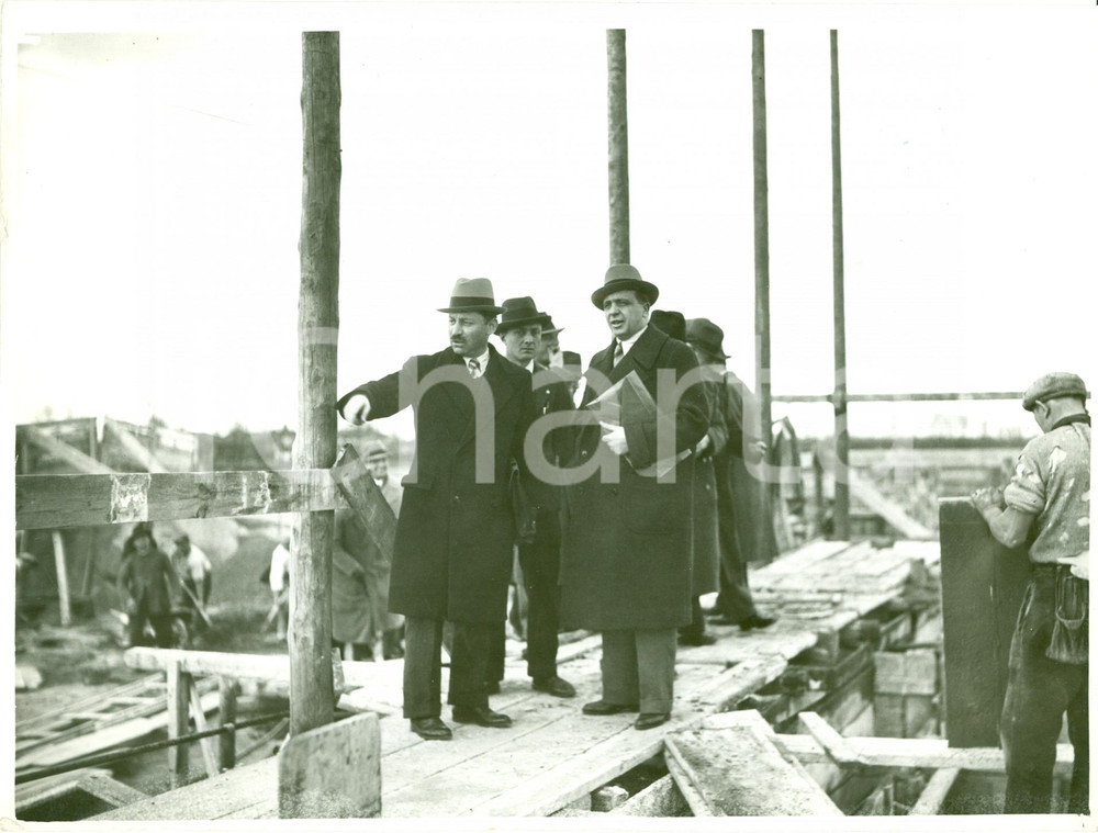 Fotografia d epoca originale 1937 MILANO LINATE Direttorio Club PENSUTI visita cantiere AEROCLUB Fotografia 1