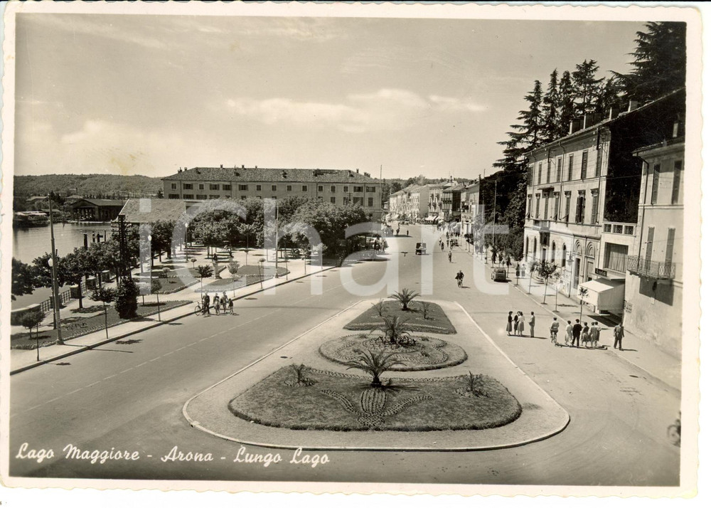 Cartolina originale da collezione 1954 ARONA NO Passeggiata lungo il Lago MAGGIORE Cartolina FG VG 1