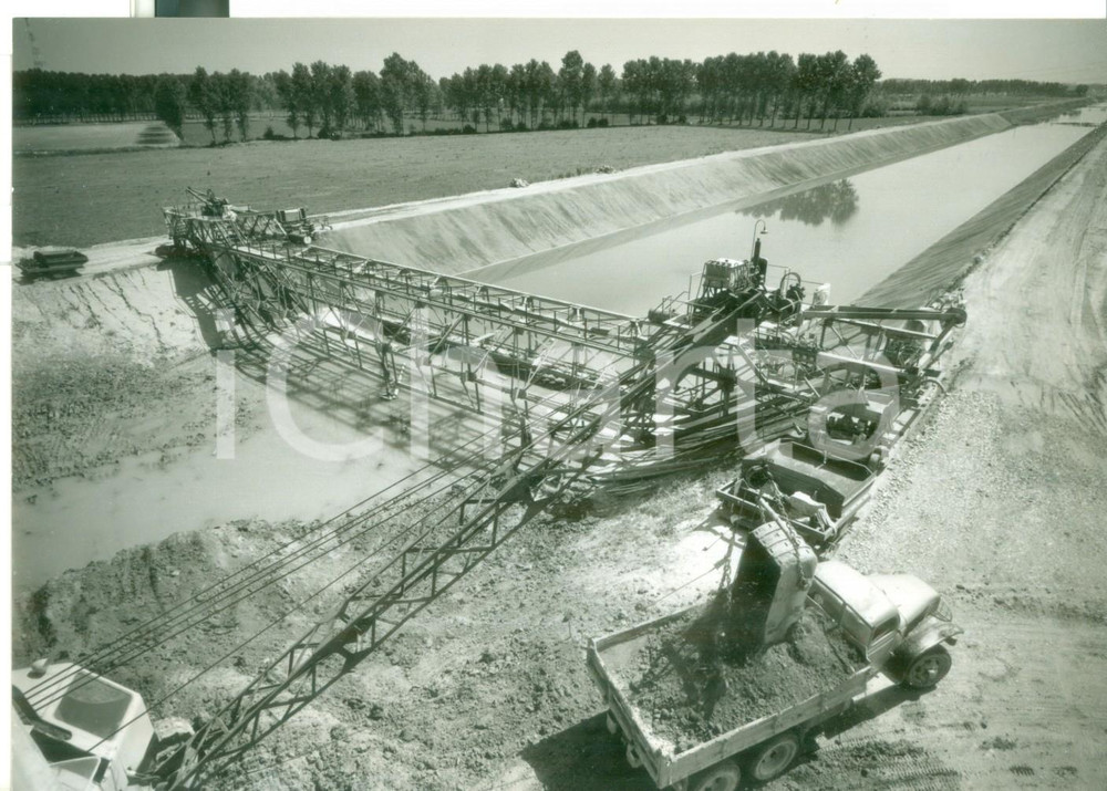 Fotografia d epoca originale 1967 MILANO Cantiere del canale navigabile MILANOCREMONAPO  Foto 18x13 cm 1