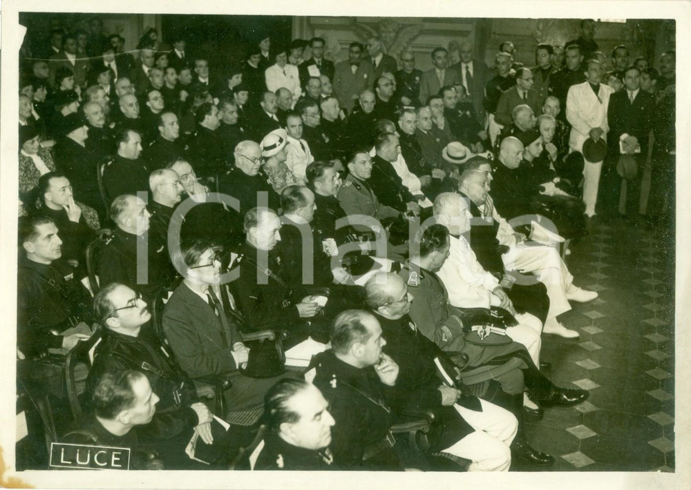 Fotografia d epoca originale 1938 GENOVA Pubblico ascolta conferenza di Giacomo MEDICI DEL VASCELLO Foto 1