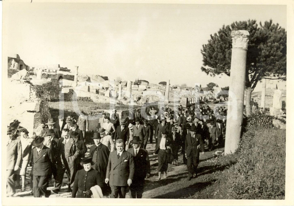 Fotografia d epoca originale 1939 OSTIA ANTICA / ROMA Turisti stranieri in visita alle rovine Foto VEDO 1