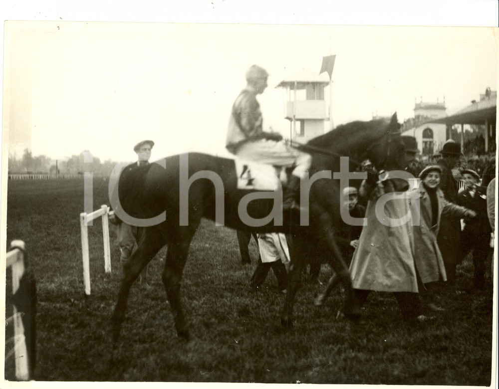 Fotografia d epoca originale 1933 MILANO Ippica ADIGE rientra al peso Gran premio AMBROSIANO a SAN SIRO Foto 1