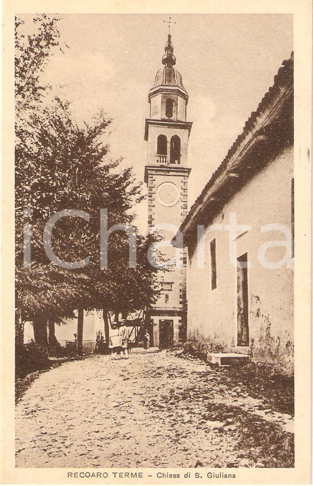 Cartolina originale da collezione 1935 ca RECOARO TERME VI Chiesa di SANTA GIULIANA Sorelline in posa Cartolina 1
