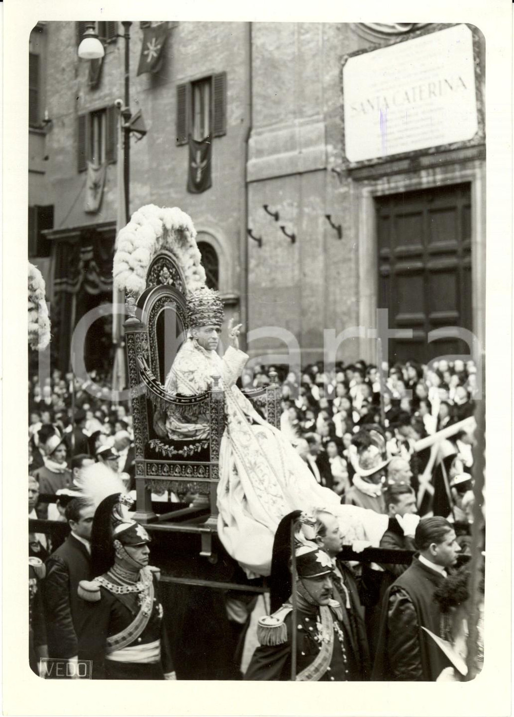 Fotografia d epoca originale 1940 ROMA Pio XII in sedia gestatoria diretto a Basilica SANTA MARIA MINERVA 1