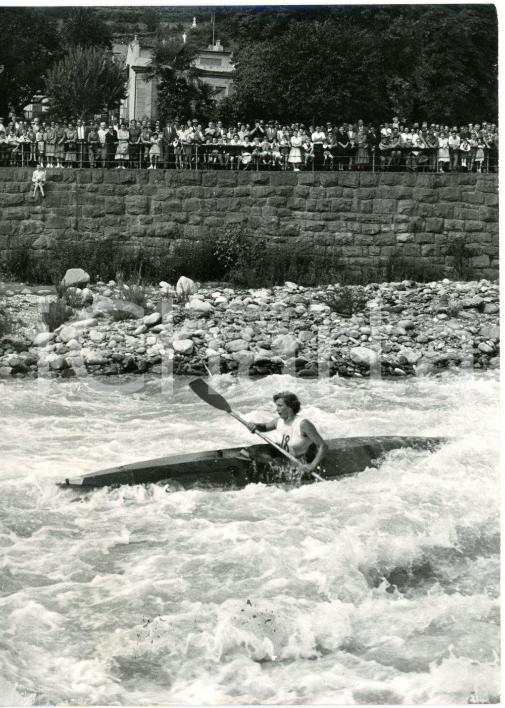 1954 MERANO Gare Internazionali CANOA Donne - Concorrente nel Torrente Passirio