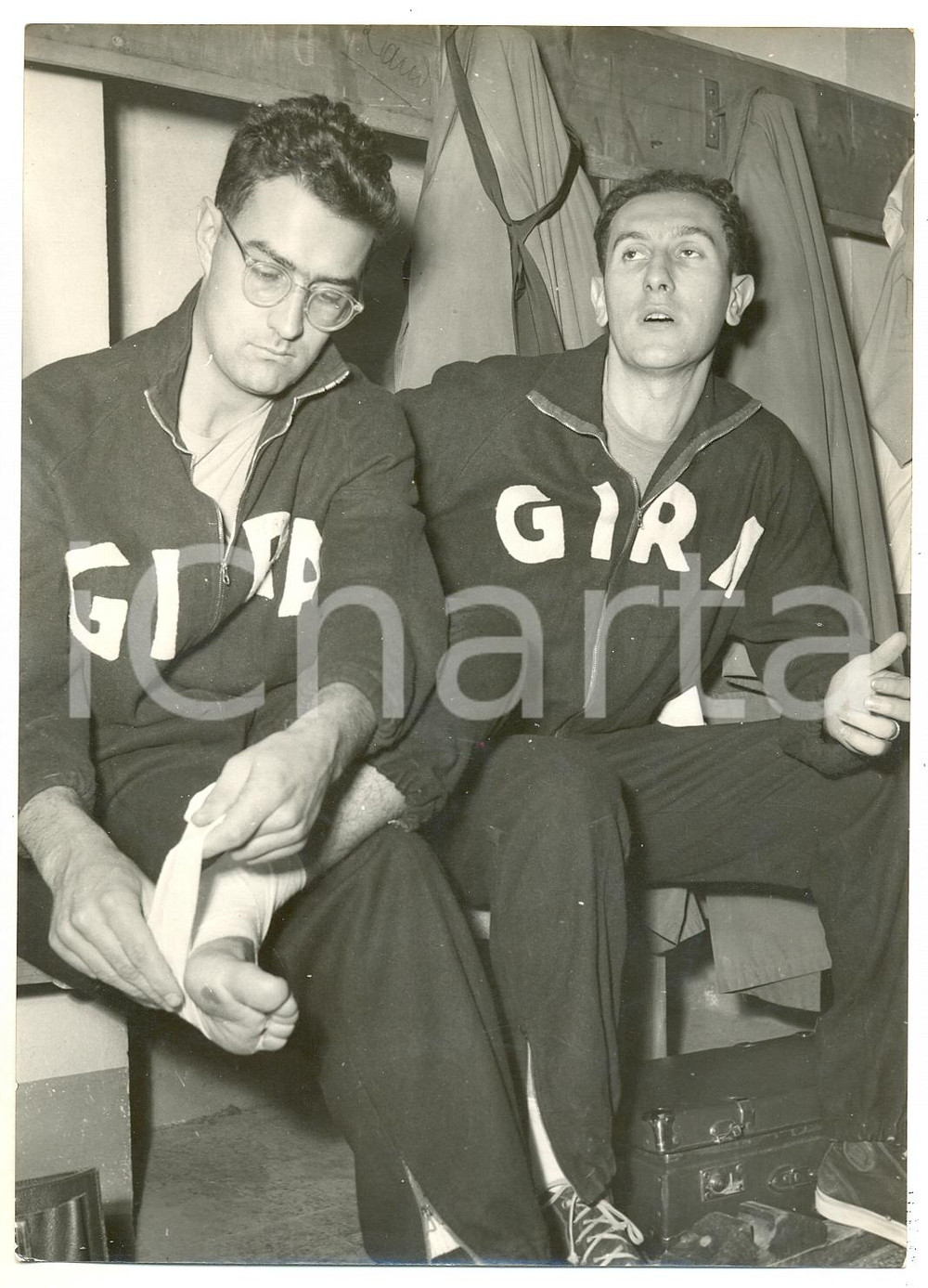 1950 ca BASKET - S.C. GIRA PRETI Frank GERMAIN e MASCIONI nello spogliatoio