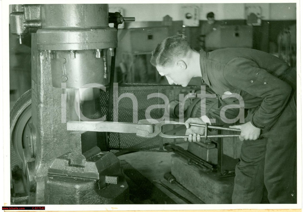 Fotografia d epoca originale 1942 ROMA Industria militare bellica Siderurgia FOTO 1