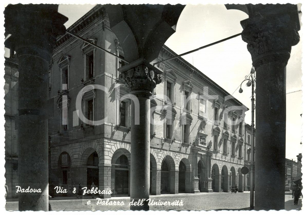 Cartolina originale da collezione 1956 PADOVA Passanti via 8 FEBBRAIO e Palazzo dell UniversitÃ  ANIMATA FG NV 1