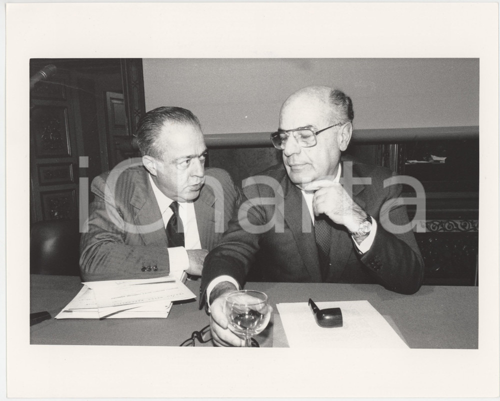 Fotografia d epoca originale 1985 ca MILANO  PRI Giorgio COVI Oscar MAMMÃŒ Foto 25x20 cm 2 1