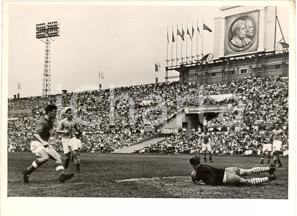 Fotografia d epoca originale 1950 ca MOSCA Calcio VarsaviaMosca allo stadio DYNAMO 1