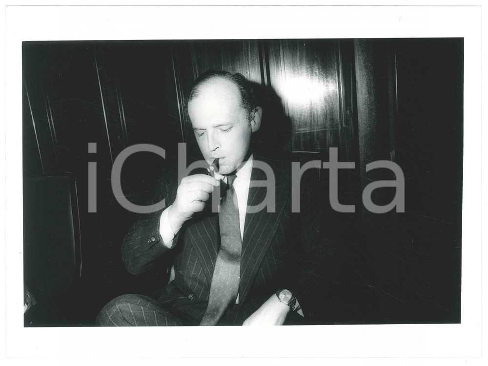 Fotografia d epoca originale 1985 ca MILANO Carlo RADICE FOSSATI fuma un sigaro  Foto 24x18 cm 3 1