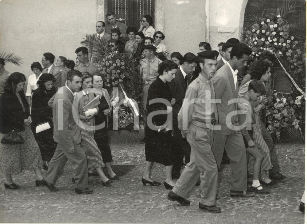 Fotografia d epoca originale 1954 LEVICO Funerali dei marò della nave SAN MARCO morti in esercitazione Foto 1