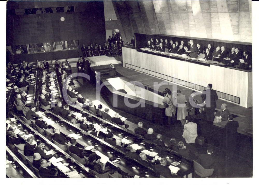 1958 PARIS UNESCO Inaugurazione nuova sede - Veduta generale - Foto 18x13 cm Fotografia d'epoca con didascalia coeva al verso.  CONDIZIONI: G FORMATO: 18x13 cm    originale e autentica 1