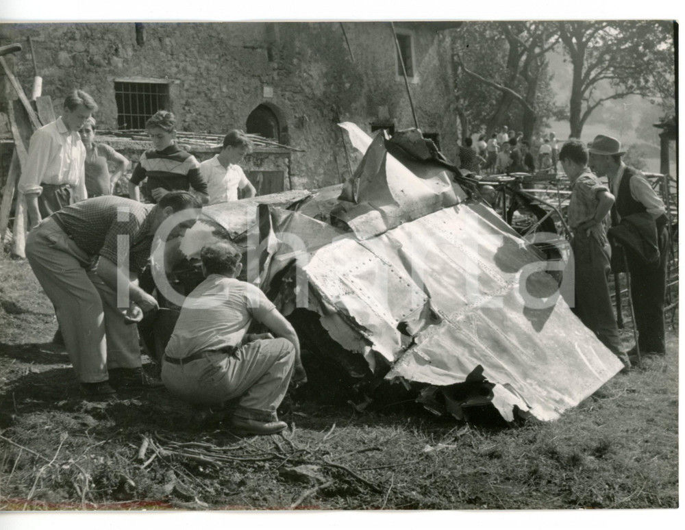1954 COLZATE - BONDO (BG) Macerie biposto MACCHI 416 dopo lo schianto - Foto