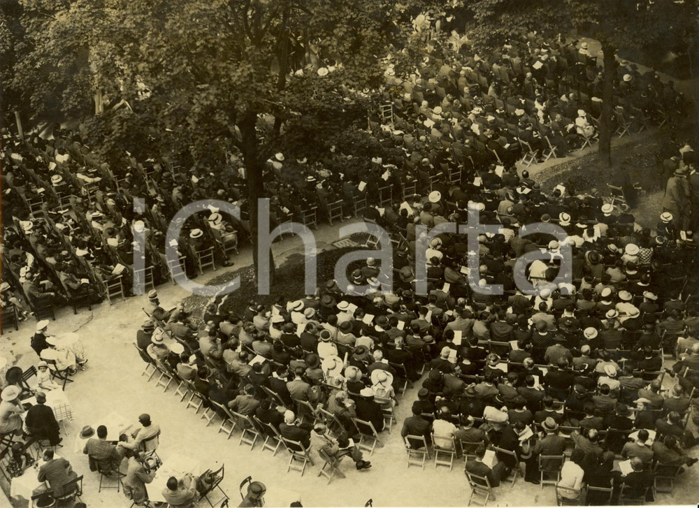Fotografia d epoca originale 1936 MILANO Parco TRIENNALE  Pubblico concerto Sabato Fascista Foto 23 x 17 cm 1