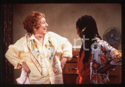 35mm vintage slide*1987 CINEMA "Bagdad Cafe" Marianne SAGEBRECHT, Cch POUNDER/21  Diapositiva d'epoca, in formato 35 mm.CONDIZIONI: GOODE' severamente vietata la riproduzione. Tutti i diritti sono riservati.Nella diapositiva ICharta mette in vendita, sul negozio eBay e in esclusiva sul sito "icharta" il proprio archivio composto da numerose diapositive e negativi fotografici d'epoca, tutti originali e autentici, che attraversano la storia del costume italiano tra gli la fine degli anni Sessanta e Novanta.Si tratta di uno sguardo inedito sull'attualit&agrave;, la politica, la vita quotidiana, il gossip e la cultura, che fotografa il cambiamento della nazione in quest'ultimo scorcio del XX secolo. Un'occasione unica per il mercato del collezionismo, che vede finalmente disponibile un archivio eccezionale per vastit&agrave;, tematiche e condizioni, in un settore (il negativo fotografico e la diapositiva) di assoluta novit&agrave; e dalle interessanti prospettive di investimento. GOOD/buono   originale e autentica 1