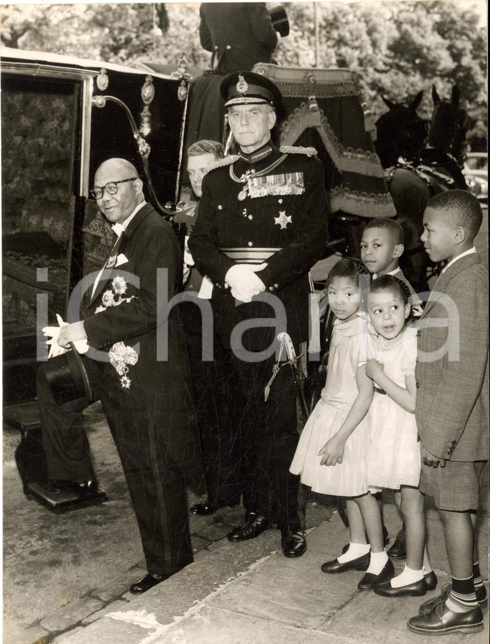 1959 LONDON George T. BREWER Liberian Ambassador with his children *Photo 15x20