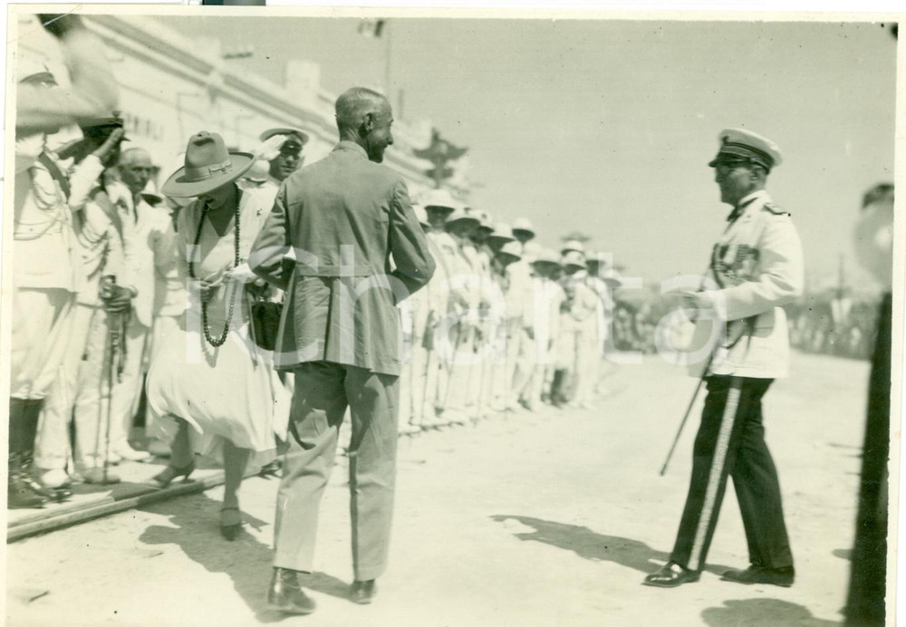 Fotografia d epoca originale 1930 ca MOGADISCIO SOMALIA Duca degli ABRUZZI saluta coloni Fotografia 1