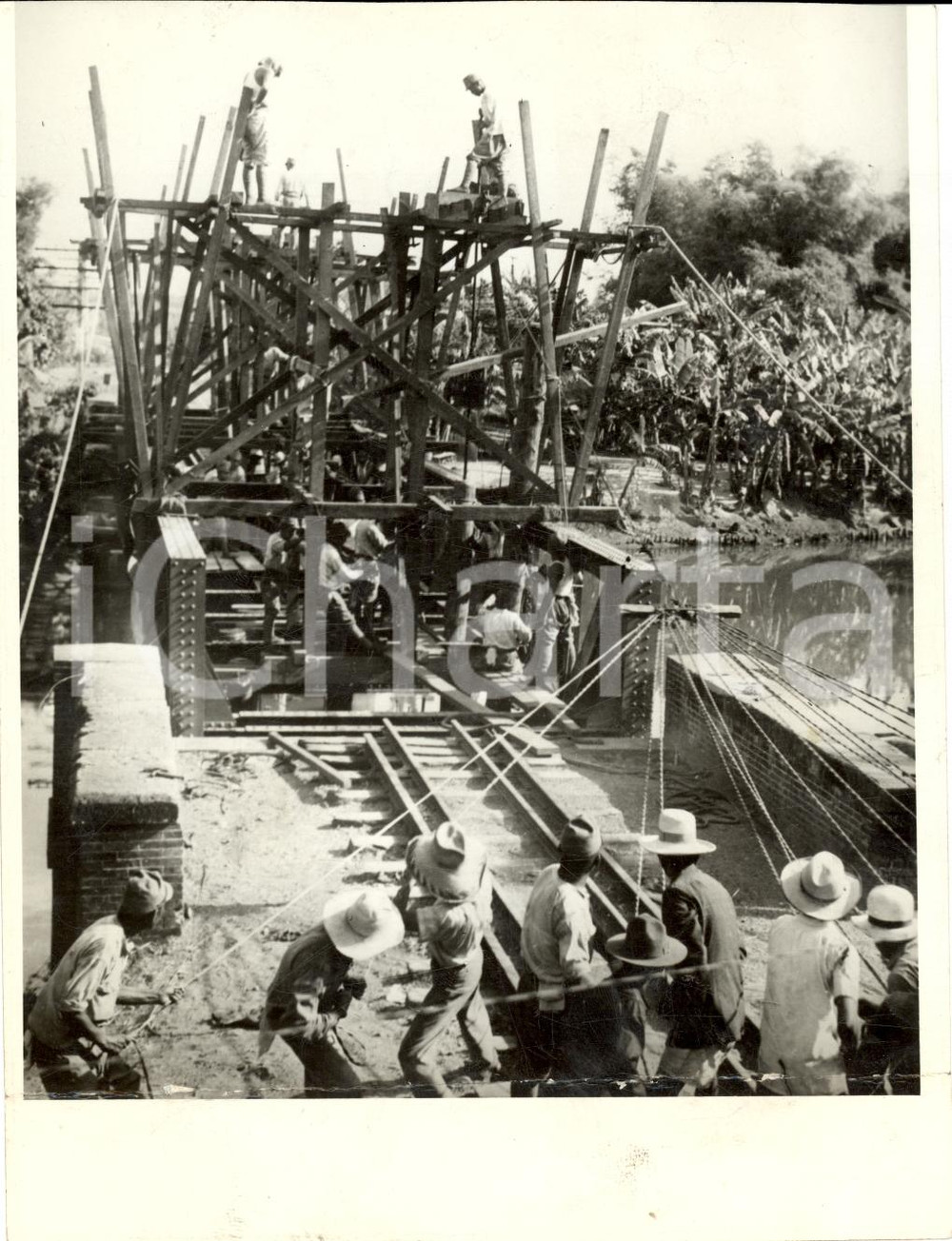 Fotografia d epoca originale 1942 FILIPPINE Genio giapponese ripara ponte distrutto da AMERICANI Fotografia 1