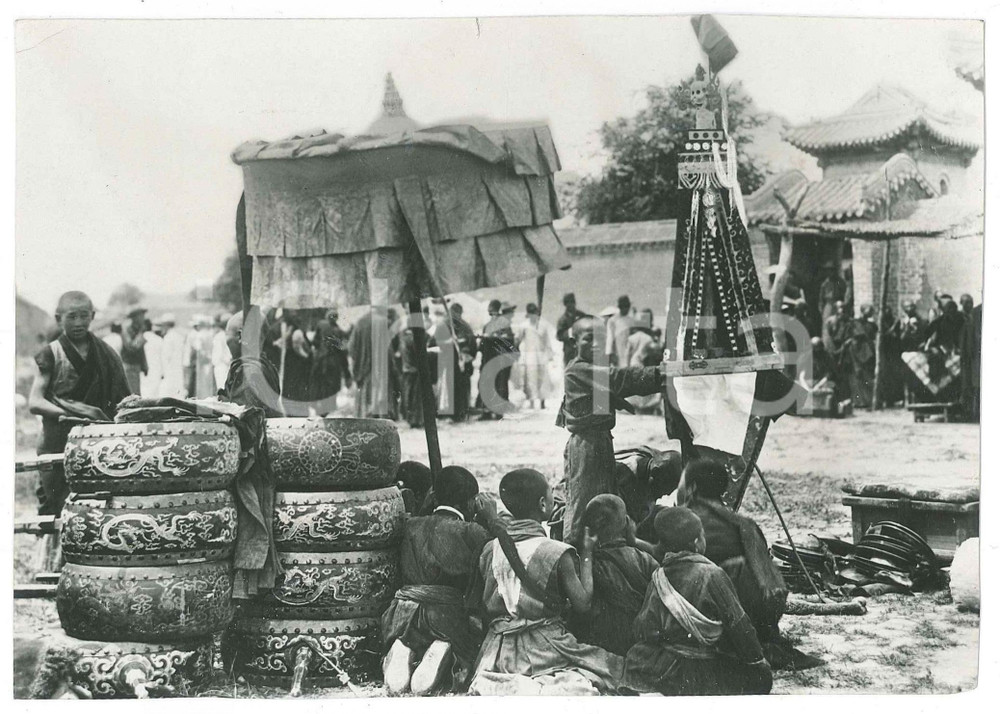1950 ca TAPANSHAN (CHINA) COSTUMI - Trappola per catturare i diavoli *Foto Fotografia d'epoca, con didascalia al verso. GOOD/buono margini lievemente rifilati Formato: 18x13 cm originale e autentica 1