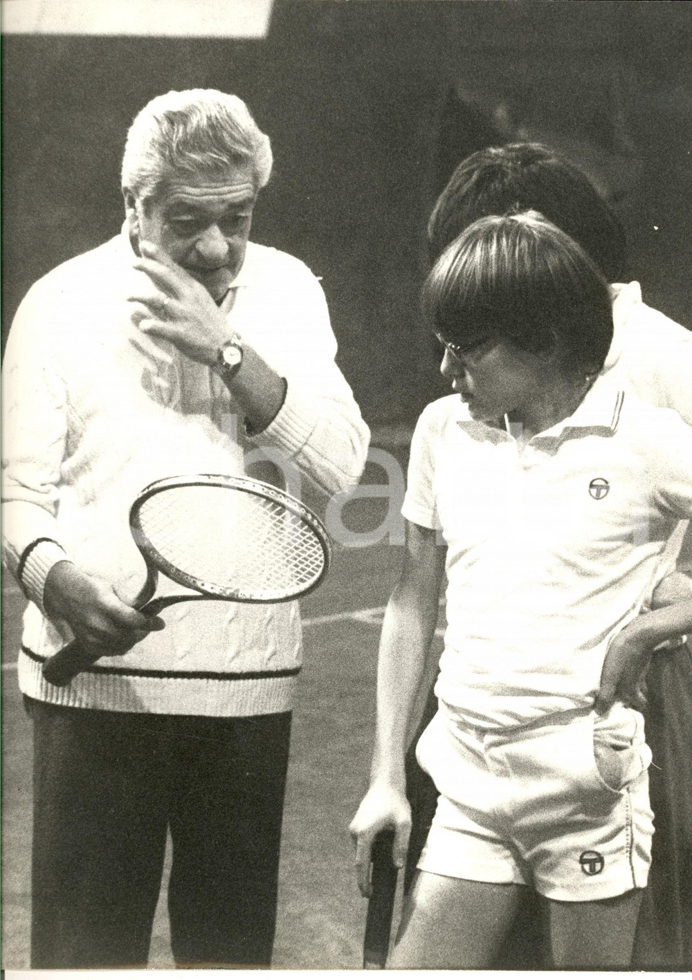 Fotografia d epoca originale 1980 ca ROMA TENNIS Marcello DEL BELLO allena i giovani Foto 24 x 30 cm 1