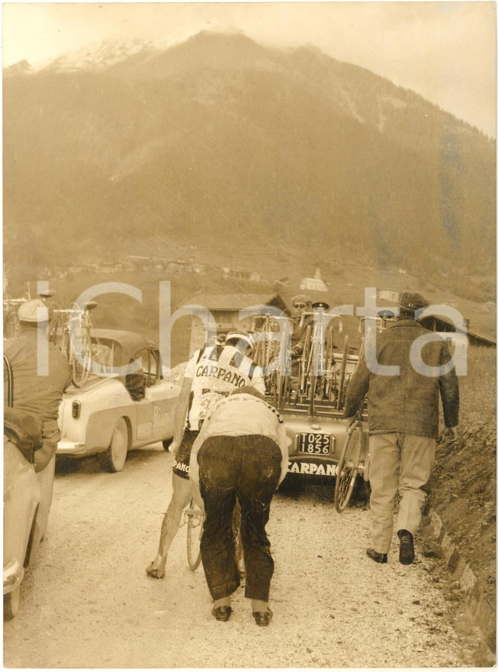 1959 CICLISMO GIRO D'ITALIA 15^ tappa - Foratura di Nino DEFILIPPIS *Foto