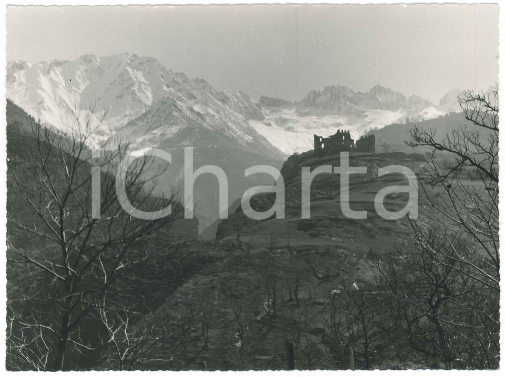 Fotografia d epoca originale 1955 ca Castello di CIMBERGO e cresta TREDENUS Foto Gualtiero LAENG FIRMATA 1