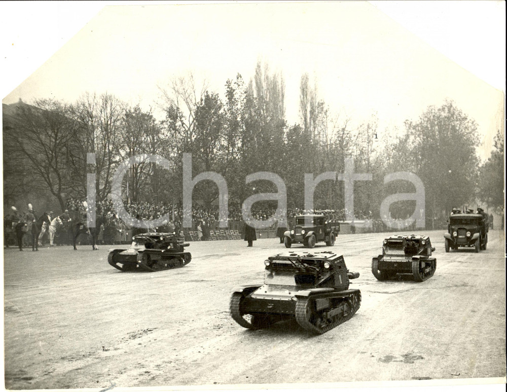 Fotografia d epoca originale 1935 ca MILANO Carri armati in PARCO SEMPIONE per Genetliaco del Re Fotografia 1