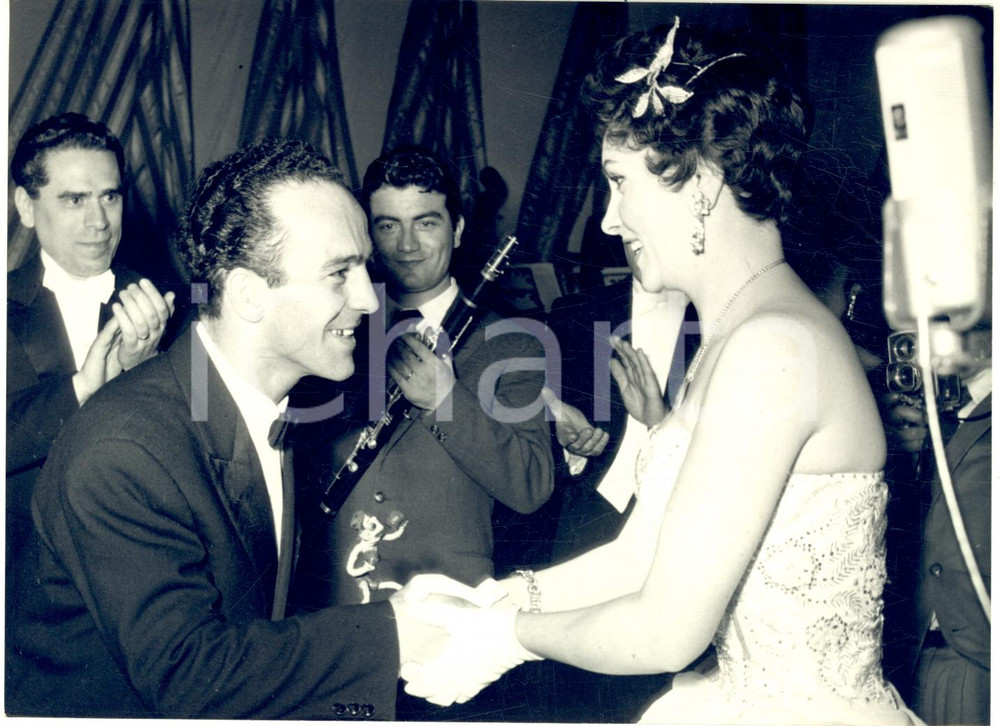 1956 BOLOGNA Gina LOLLOBRIGIDA e Mario D'AGATA a un evento benefico *Foto