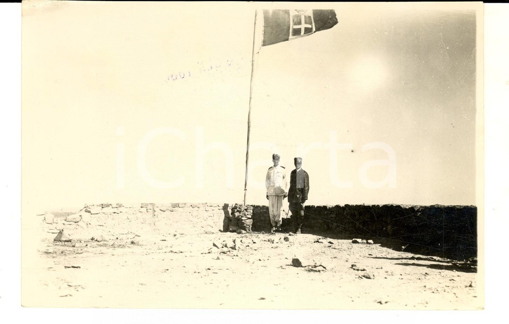 Fotografia d epoca originale 1930 TRIPOLITANIA Ufficiali posano con la bandiera italiana Foto 18x13 1
