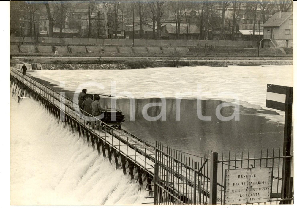 1963 Barrage de MAISONS-ALFORT La Marne recouverte de glace *Photo 18x13 cm Fotografia d'epoca con didascalia coeva.  CONDIZIONI: G  FORMATO: 18x13 cm    originale e autentica 1