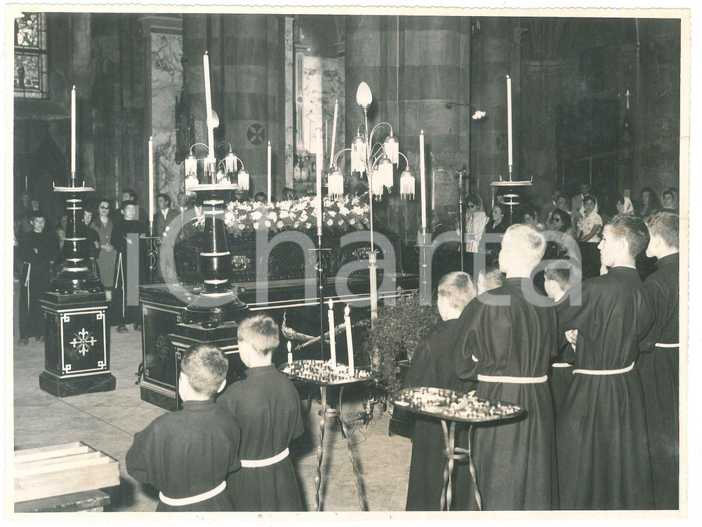 Fotografia d epoca originale 1959 VIGEVANO Chiesa San Francesco  Funerale 2 Fotografia 24x18 cm 1