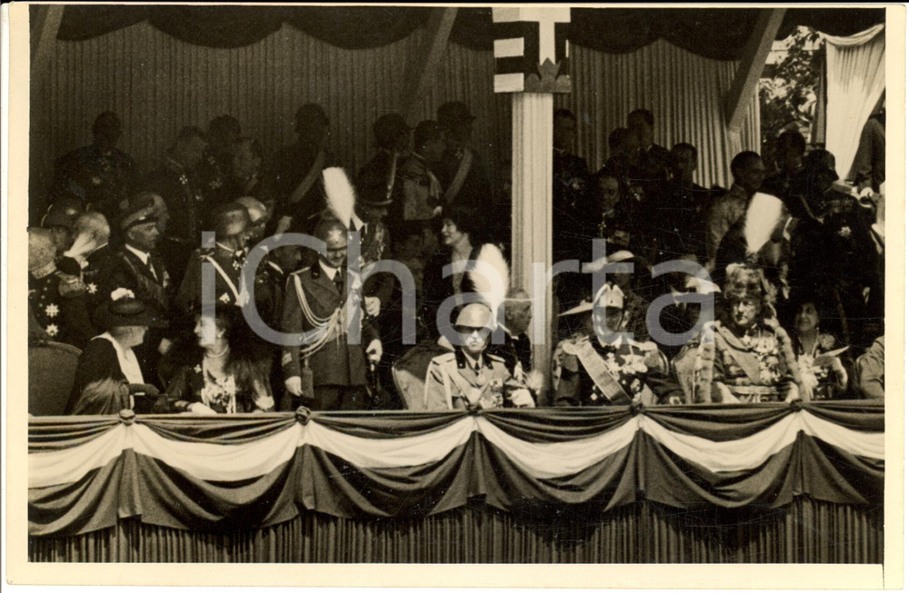 Fotografia d epoca originale 1937 BUDAPEST Vittorio Emanuele III Miklos HORTHY sfilata folcloristica Telefoto 1