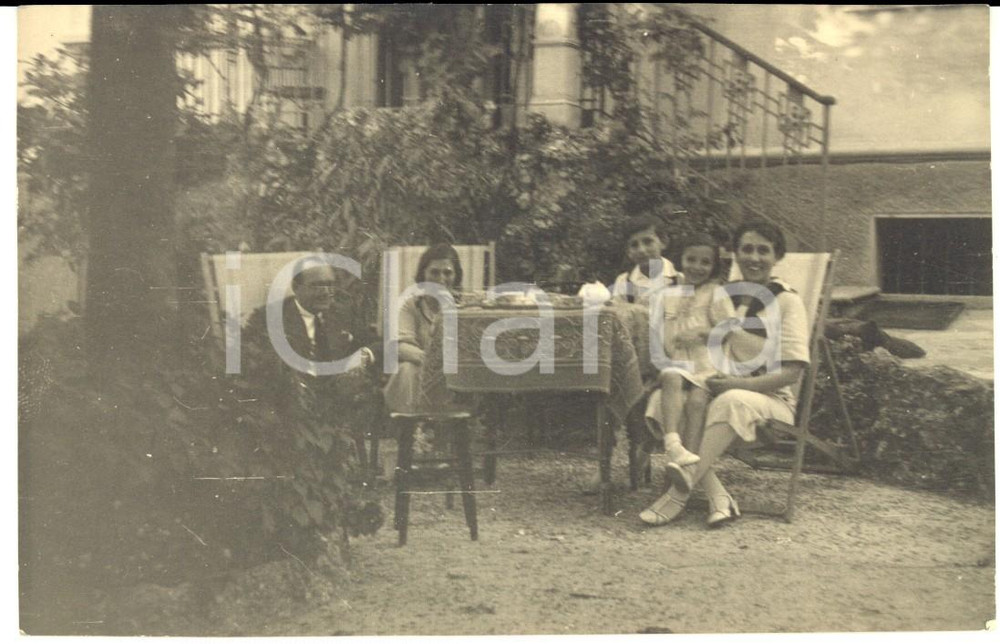 Fotografia d epoca originale 1934 VARESE MASNAGO Famiglia CLEMENTI prende il the in giardino Fotografia FP 1