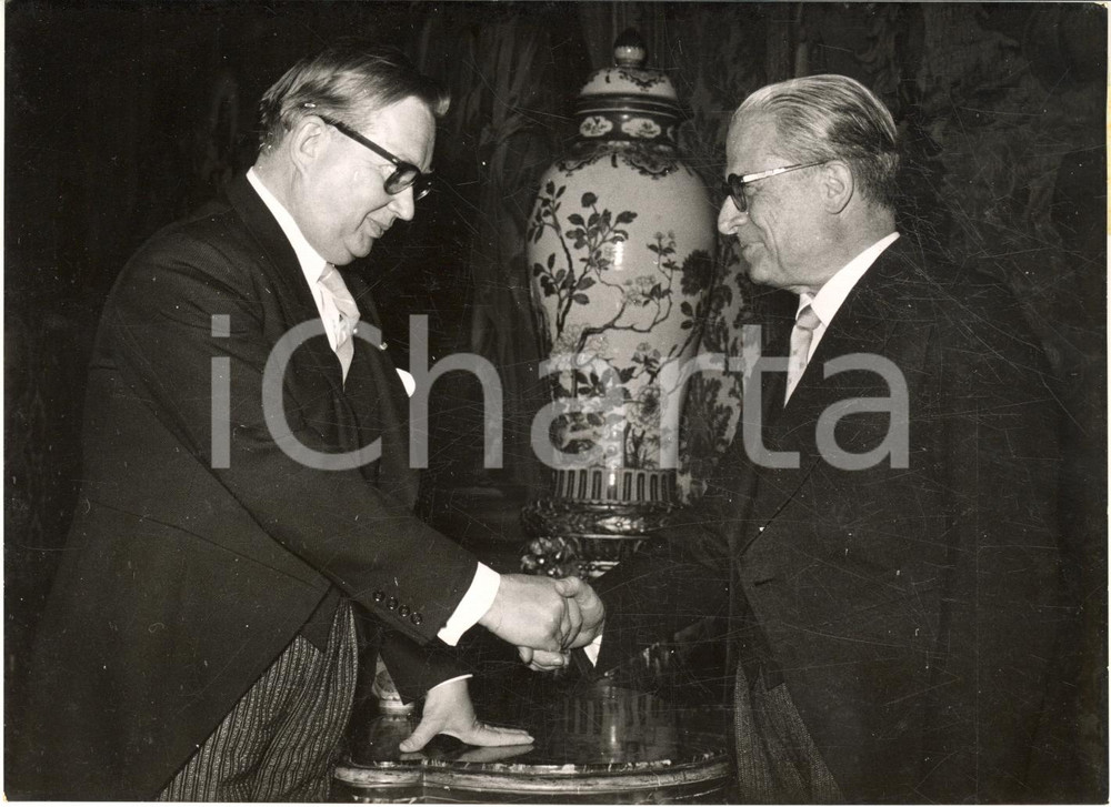 1955 ROMA Giovanni GRONCHI incontra Asko IVALO nuovo ambasciatore FINLANDIA Foto