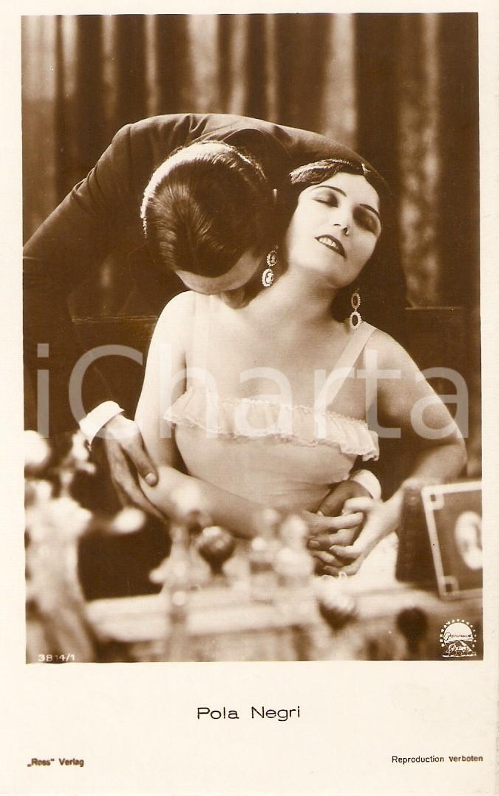 Cartolina originale da collezione 1930 ca CINEMA Attrice Pola NEGRI Bacio sul collo *Cartolina FP NV 1