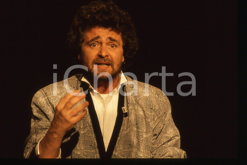 35mm vintage slide* 1988 FESTIVAL DI SANREMO Beppe GRILLO in scena RAI UNO (2)