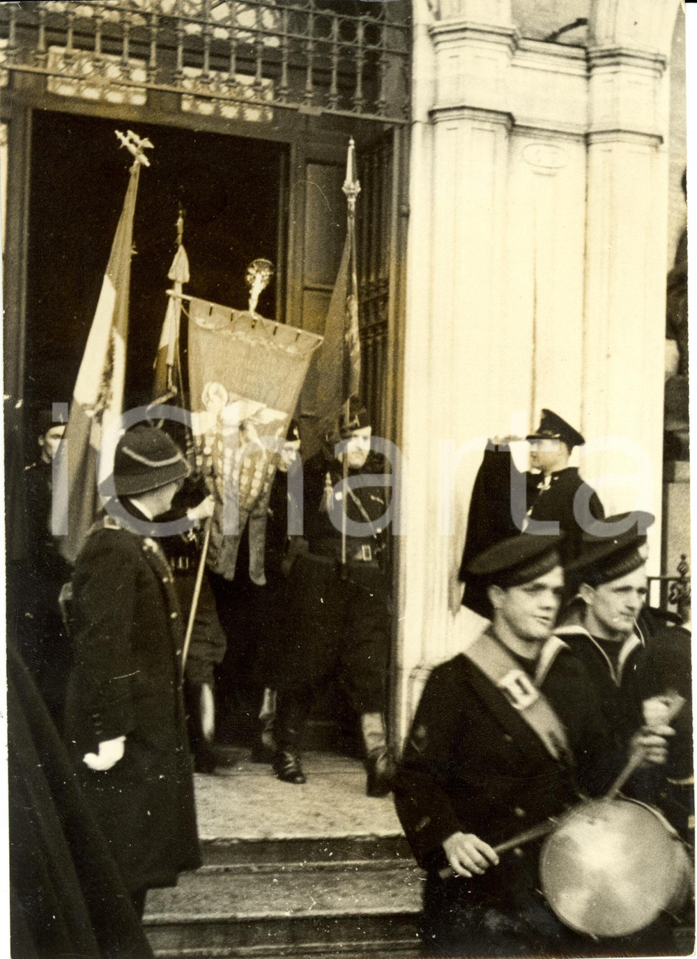 Fotografia d epoca originale 1936 VENEZIA Legionari Batteria SAN MARCO tornano da A.O.I. con vessillo Foto 1