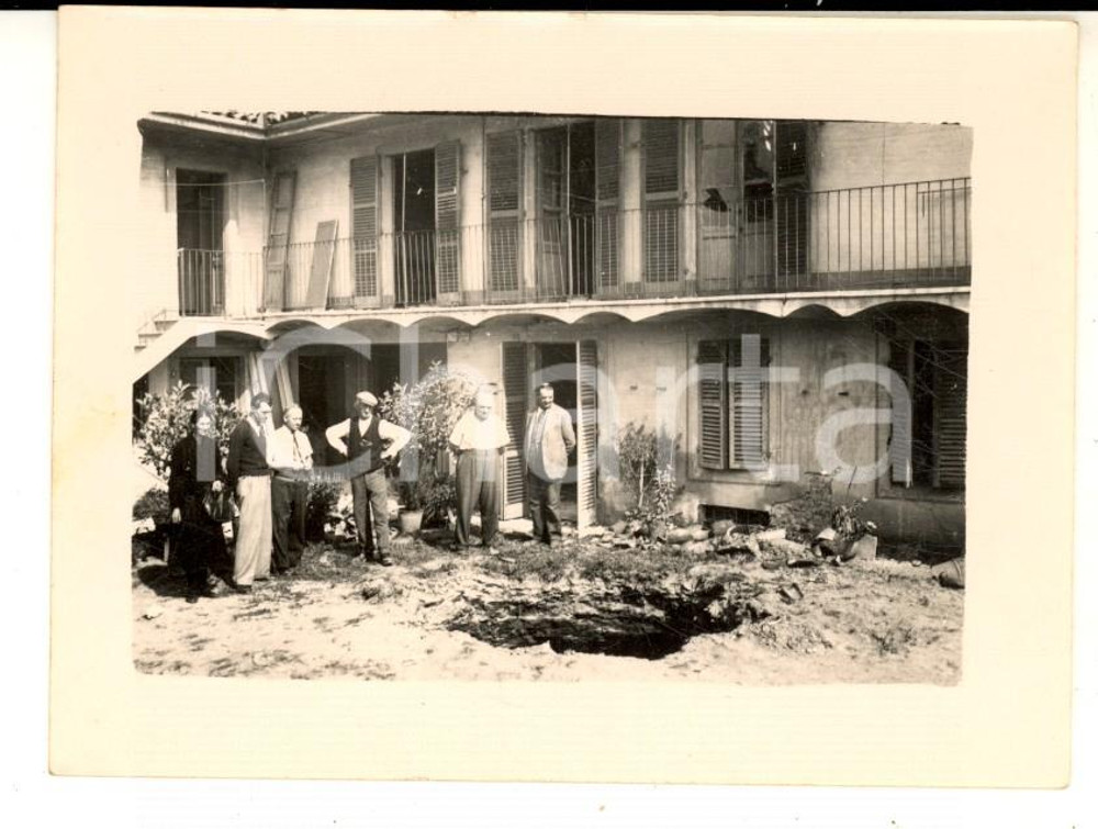 Fotografia d epoca originale 1944 WW2 AREA DI ALESSANDRIA Bombardamenti  Contadini in cascina colpita Foto 1