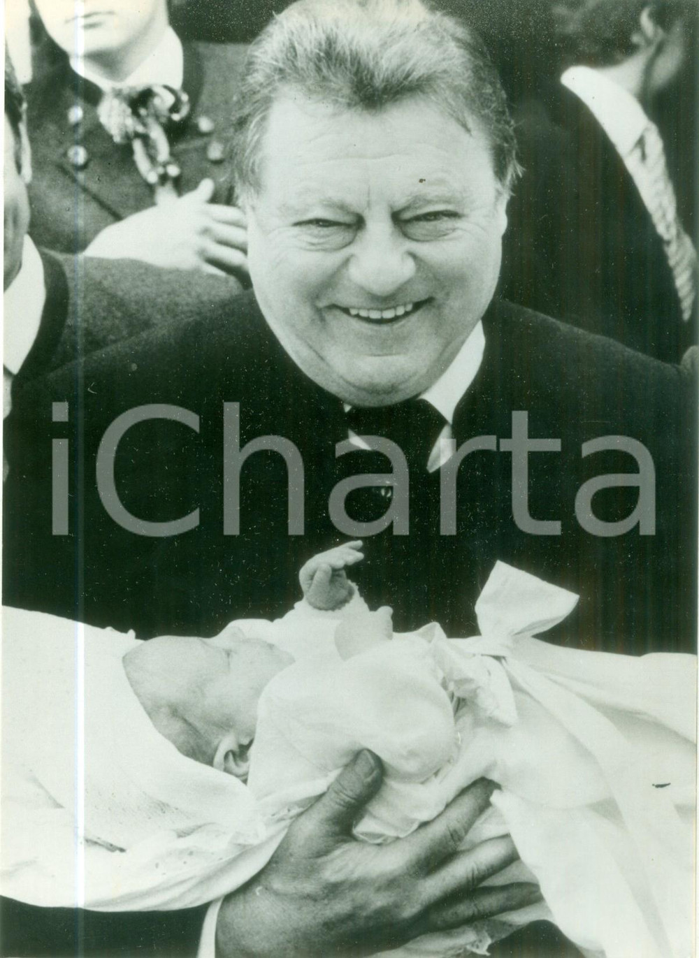 Fotografia d epoca originale 1986 GERMANIA BUNDESREPUBLIK Franz Josef STRAUSS assiste a un battesimo Foto 1