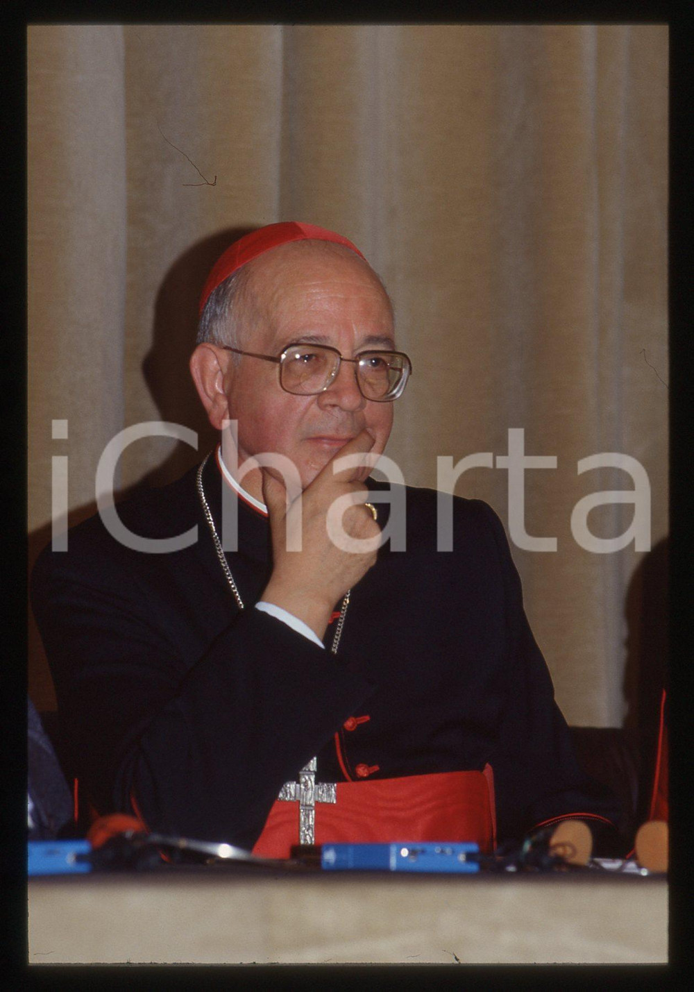 35mm vintage slide* 1990ca MILANO Cardinale Eduardo MARTINEZ SOMALO *Ritratto 2  Diapositiva d'epoca, in formato 35 mm.  CONDIZIONI: GOOD  Tutti i diritti riservati.E' severamente vietata la riproduzione. ICharta mette in vendita, sul negozio eBay e in esclusiva sul sito "icharta" il proprio archivio composto da numerose diapositive e negativi fotografici d'epoca, tutti originali e autentici, che attraversano la storia del costume italiano tra gli la fine degli anni Sessanta e Novanta.Si tratta di uno sguardo inedito sull'attualit&agrave;, la politica, la vita quotidiana, il gossip e la cultura, che fotografa il cambiamento della nazione in quest'ultimo scorcio del XX secolo. Un'occasione unica per il mercato del collezionismo, che vede finalmente disponibile un archivio eccezionale per vastit&agrave;, tematiche e condizioni, in un settore (il negativo fotografico e la diapositiva) di assoluta novit&agrave; e dalle interessanti prospettive di investimento.New layer...  originale e autentica 1