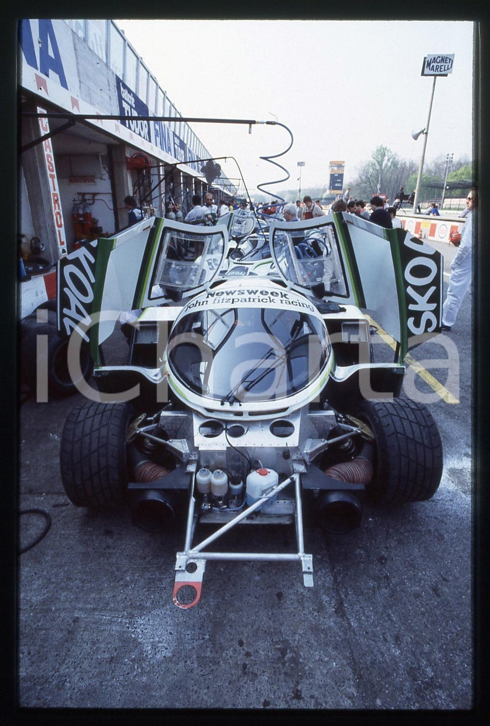 Fotografia d epoca originale 35mm vintage slide 1984 1000 KM MONZA PORSCHE 956 B Skoal Bandit ai box 1