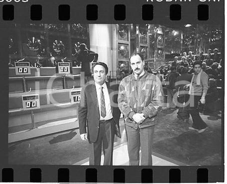 Fotografia d epoca originale 35mm LOTTO 1 NEGATIVO  1984 RAI 1 TEST Emilio FEDE ritratto con ospite 1 1