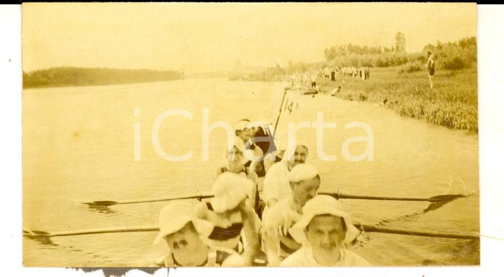 Fotografia d epoca originale 1920 ca VENEZIA GIULIA Canottieri vogano nel fiume Foto VINTAGE 10x6 cm 1