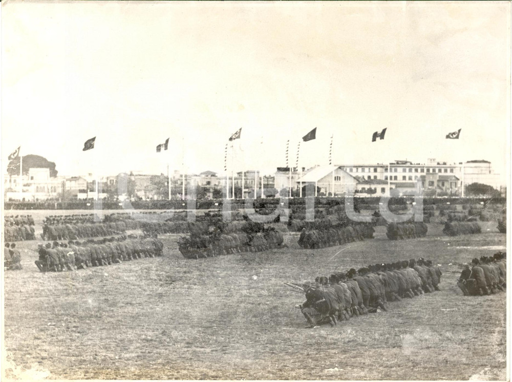 Fotografia d epoca originale 1935 ca ROMA Battaglioni italiani e tedeschi in esercitazione Foto 24x18 cm 1