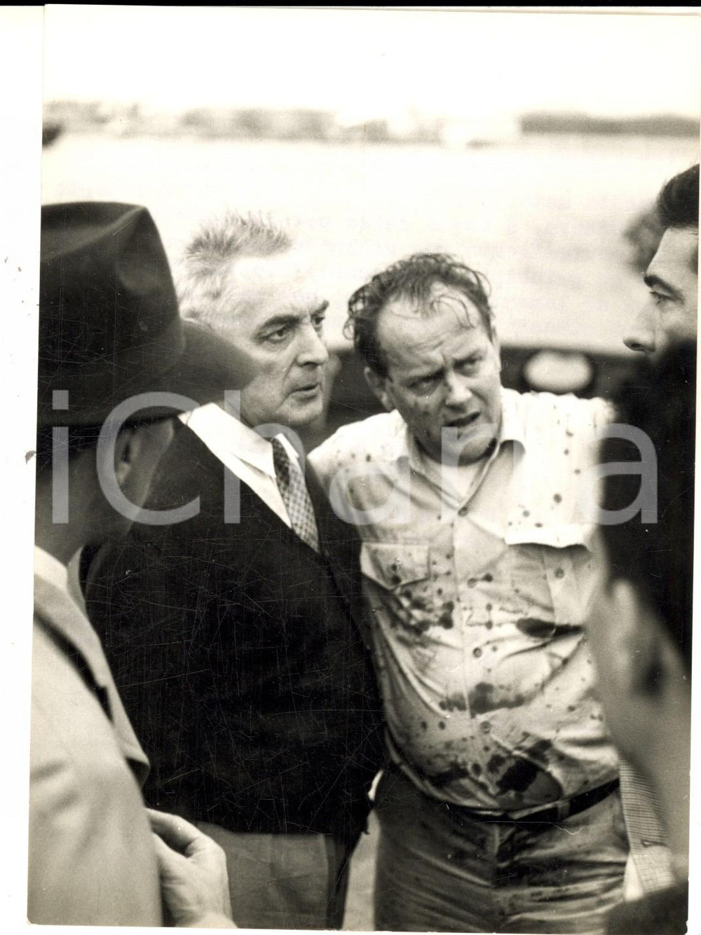 Fotografia d epoca originale 1961 GENOVA Il capitano della petroliera FERNMOUNT dopo l esplosione Foto 13x18 1