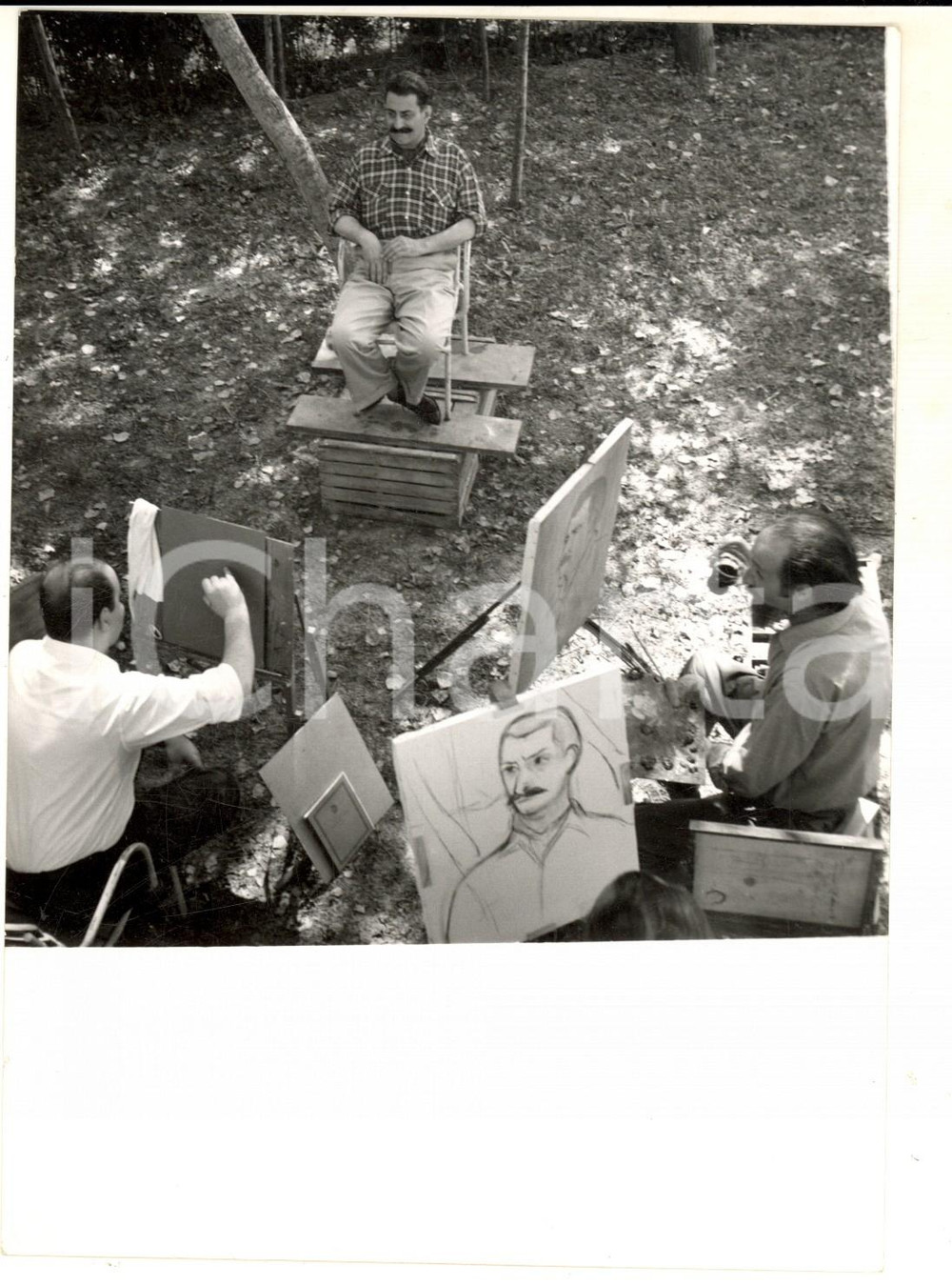 Fotografia d epoca originale 1955 BUSSETO Pittori ritraggono Giovannino GUARESCHI in libertÃ  condizionata 1