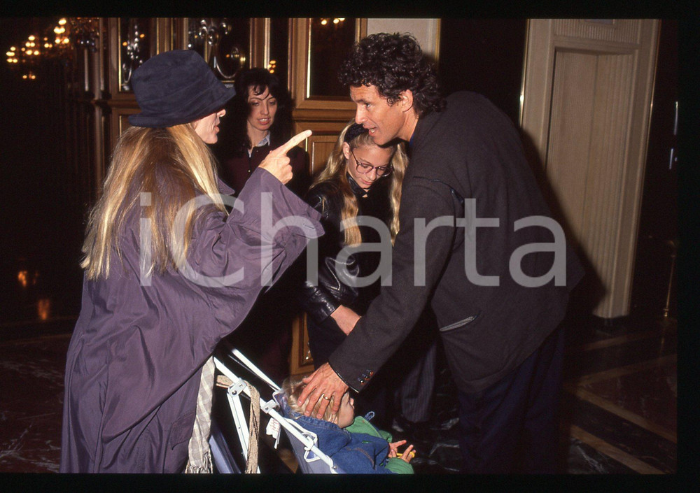 35mm vintage slide* 1991 MILANO Michael ONTKEAN Jamie SMITH JACKSON con figli 2